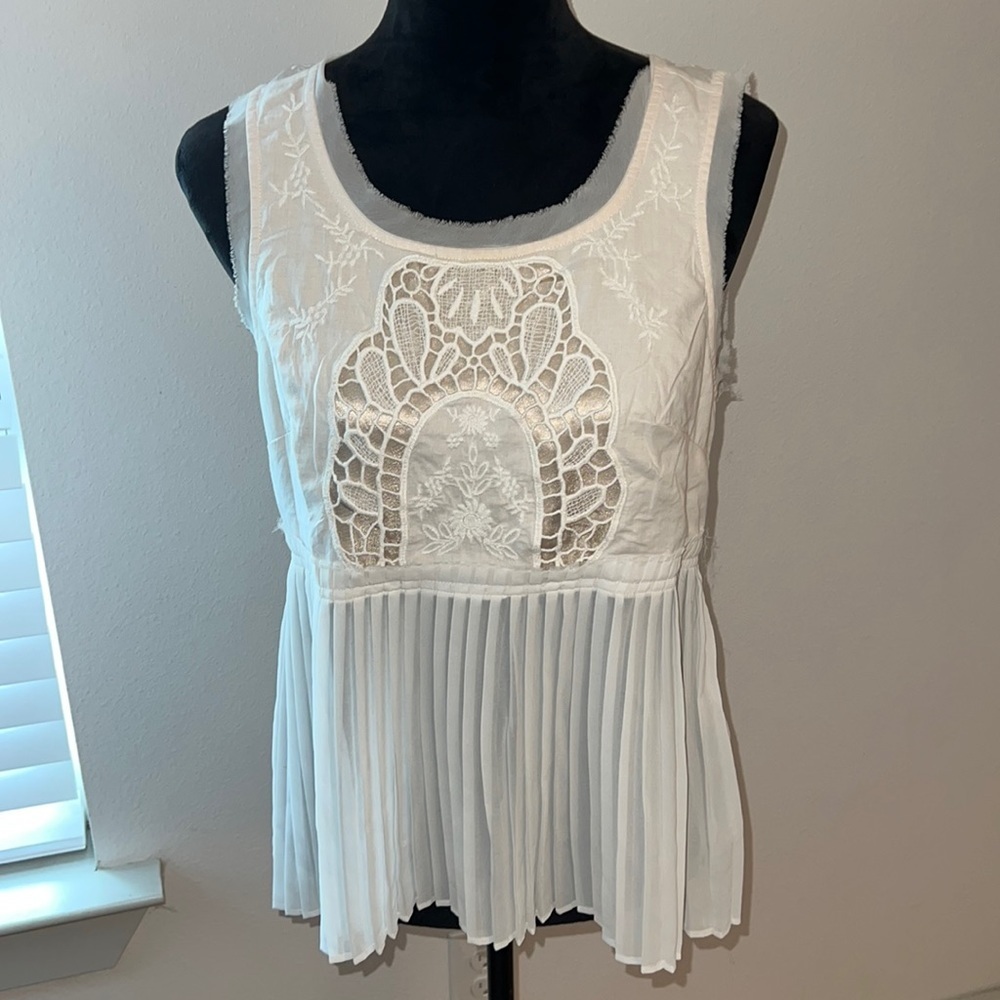 American Eagle cotton embroidered eyelet Boho pleated sleeveless romantic top L